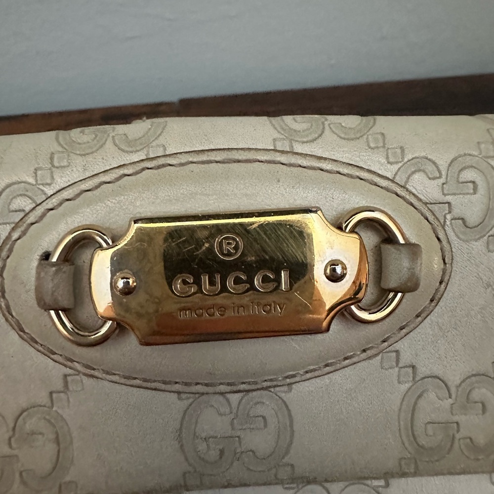 Gucci Beige Monogram Clutch - Picture 2 of 7